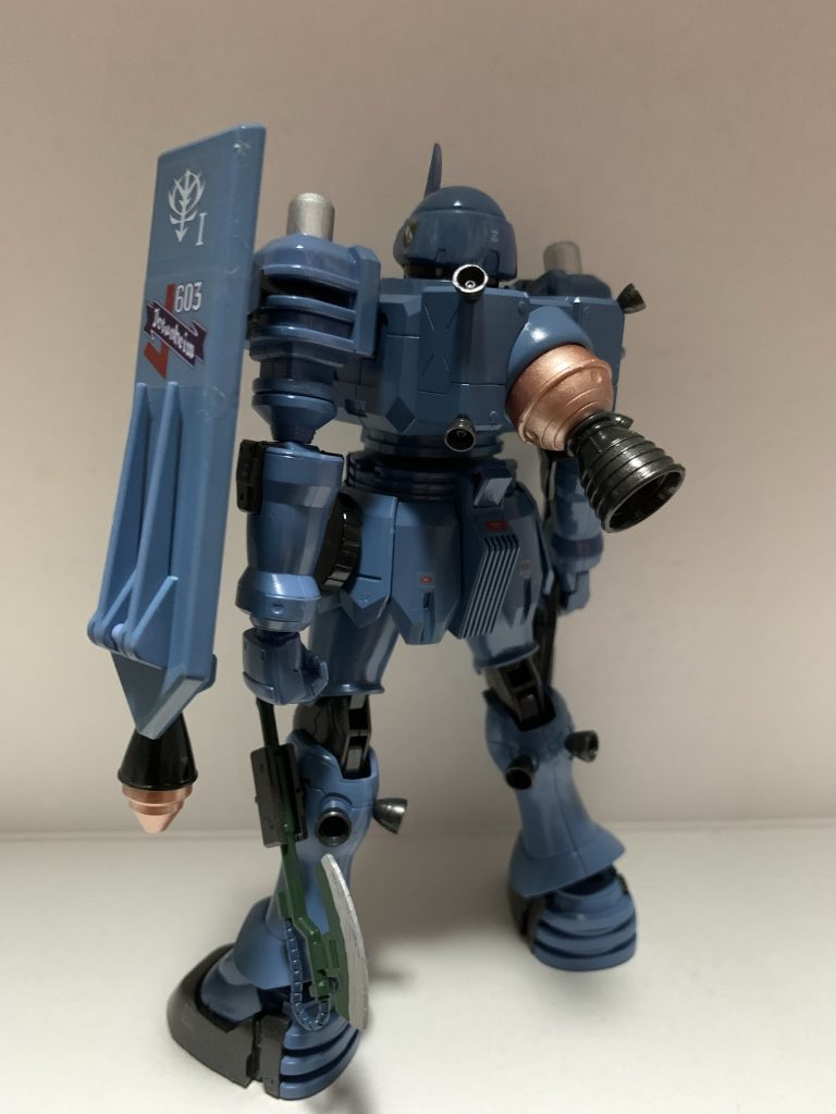 背部の土星エンジンはカッパーにて塗装。キットの成型色は明るいオレンジで「コレジャナイ」感がすごかったので。