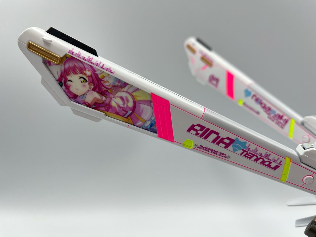 キャラ画のデカールをサイズぴったりに落とし込むのは本当に難しいのですよ!これがなかなか伝わらない!是非皆さんもトライしてみてください。(やらねーだろ!!)