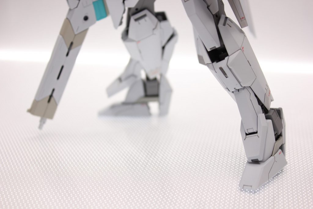 脚部今回はタガネも新調したので苦手克服の為に筋彫りはいつもよりマシマシです