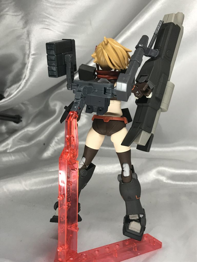 お尻（バックショット純正バックパックだと頭にキャノンが干渉するので、市販のジョイントを噛ませて距離を稼ぎ、動かせるようにしました。