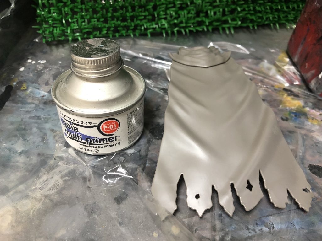 マント部分はマルチプライマーを使いました。