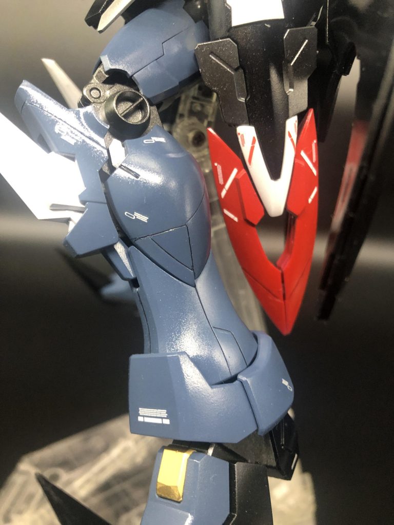 脚に新規のスジボリ追加。