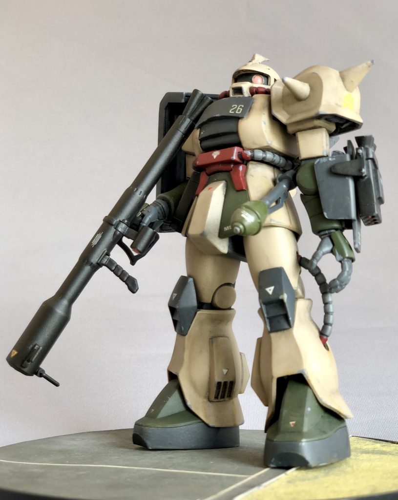 最近の小顔化されたプロポーションになれてしまうと旧HGUCのプロポーションって少しカワイイですよね。