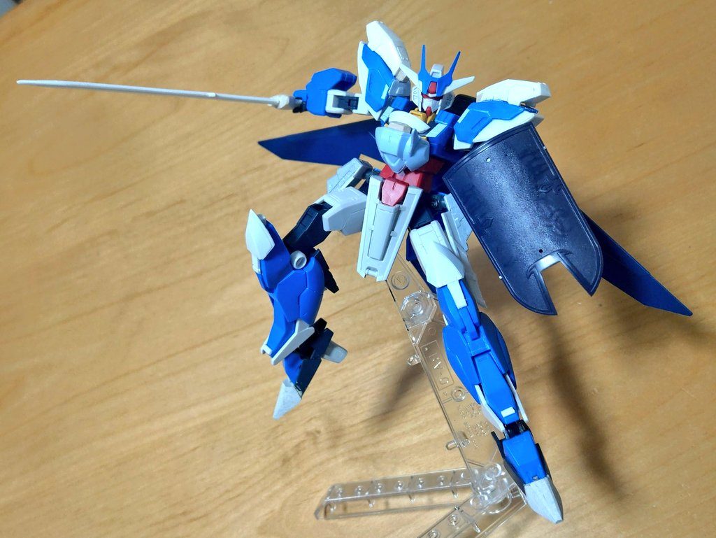 フロントアーマーはヘイズルのシールドブースター先端。後ろ側は後程、竜王の頭になりました。