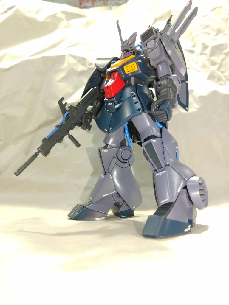 爪先やすね当ての形状変更と膝が入るように関節パーツ削って形状変更してます。