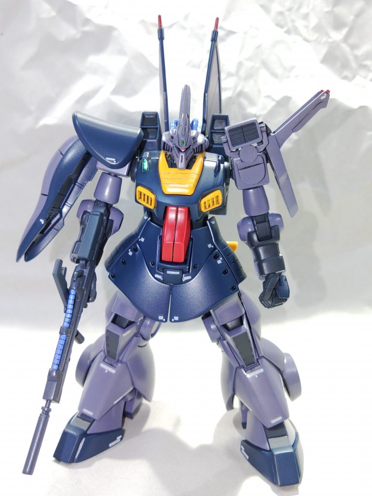 胸部ダクトの位置と形状変更や頭部と下腕の形状も変更してます。サーチライトはロトの物をベースにしてます。