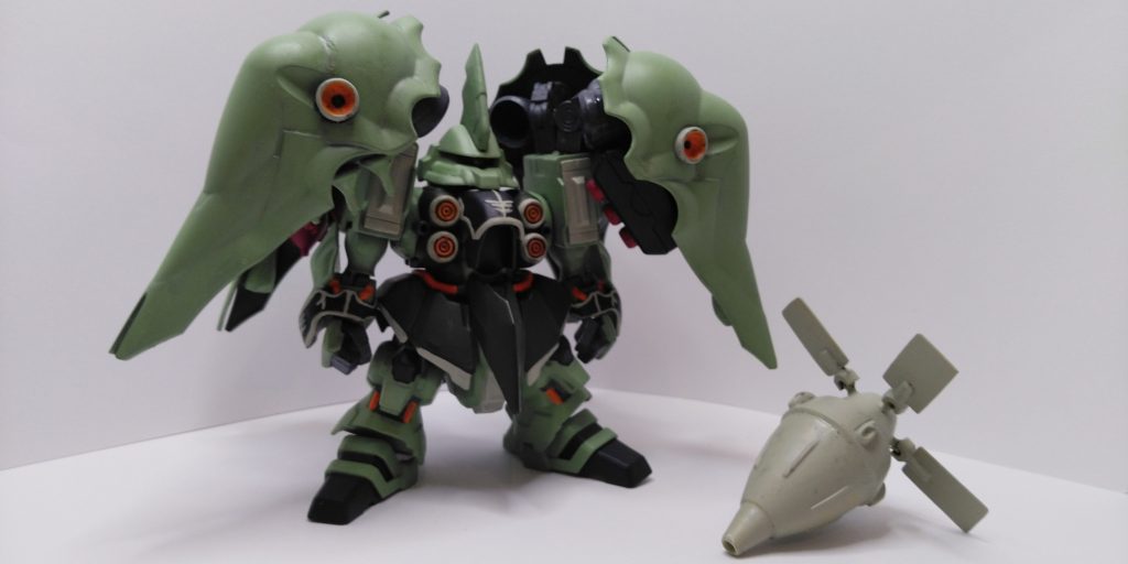 aアジールのファンネルはウエーブのUバーニアL2などで作製。