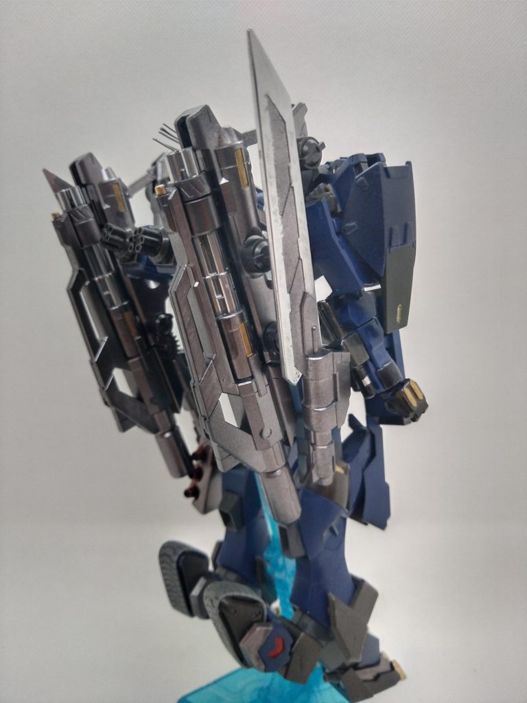 通常形態腕部ライフルソードをメインに近中距離戦主体