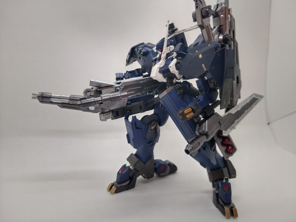 支援機としては優秀なスペック案ではあったが一回の出撃行動における弾薬費の試算に鉄華団の会計部門からの悲鳴があがった為に廃案という設定(*´ー｀*)