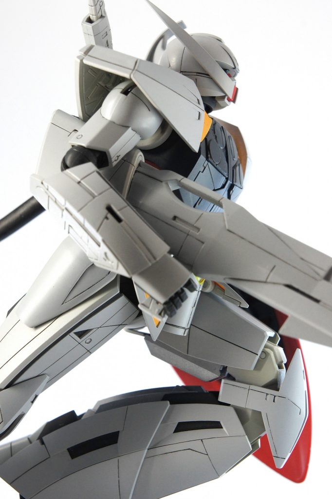 ポージングさせたときの脚のフォルムが特にカッコイイですね。