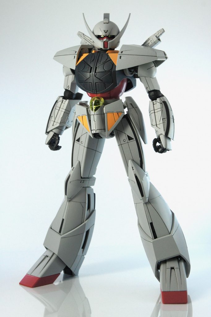 缶スプレーで塗装してます。トリコロールではなく少し落ち着いたトーンを狙ってみました。ターンエーらしい綺麗なフォルムが再現されてますが、カトキ立ちが似合うのはやはりカトキリファインだからでしょうか。