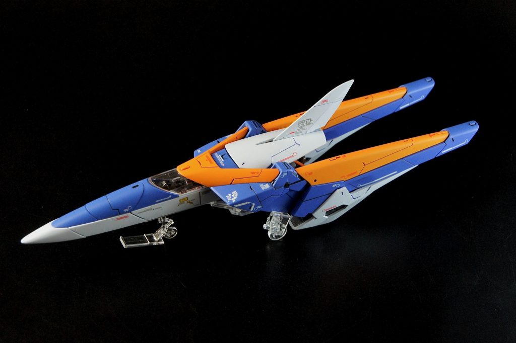 コアファイター。ミノフスキードライブで飛行するので、翼がないです。流線形で未来的なフォルムがたまらない!