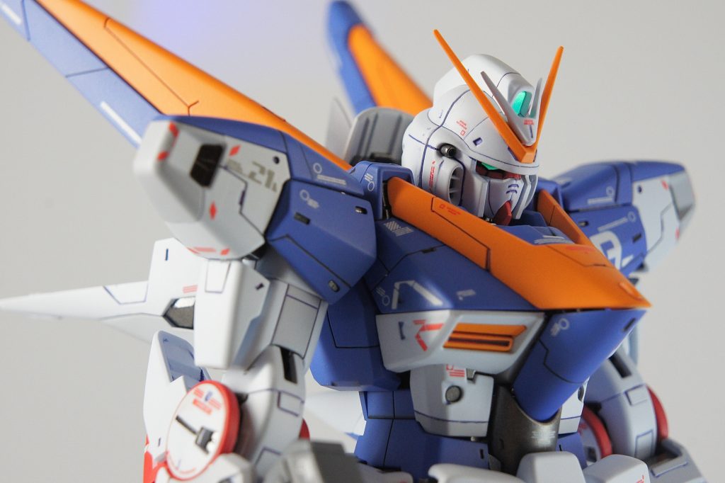 ツインアイとサブカメラは蛍光塗装してみました。初めてやってみましたが、撮影時にバエるのでかなり気に入ってます。