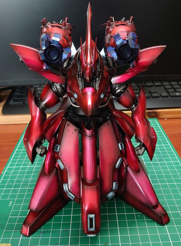 両肩のユニットは強襲ユニットのつもりです。ビーム兵器兼ファンネルベースを想定。