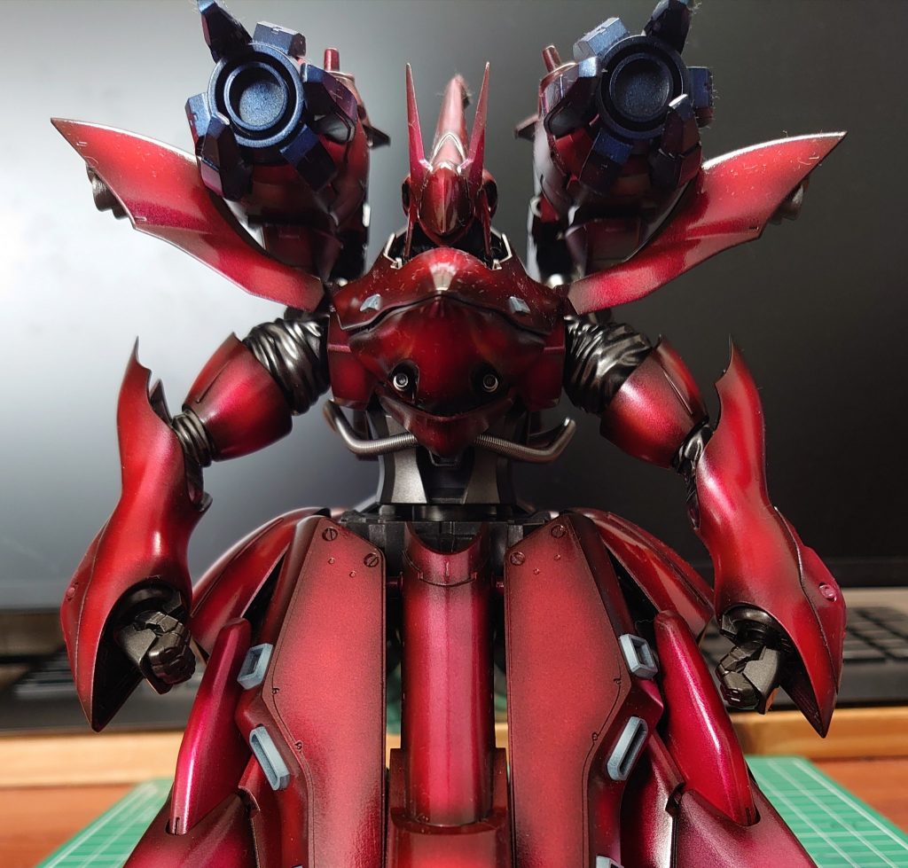 下地のメタリックをゴールドとシルバーで塗り分けたんですが、写真だとあまりわかりませんね・・・(^-^;