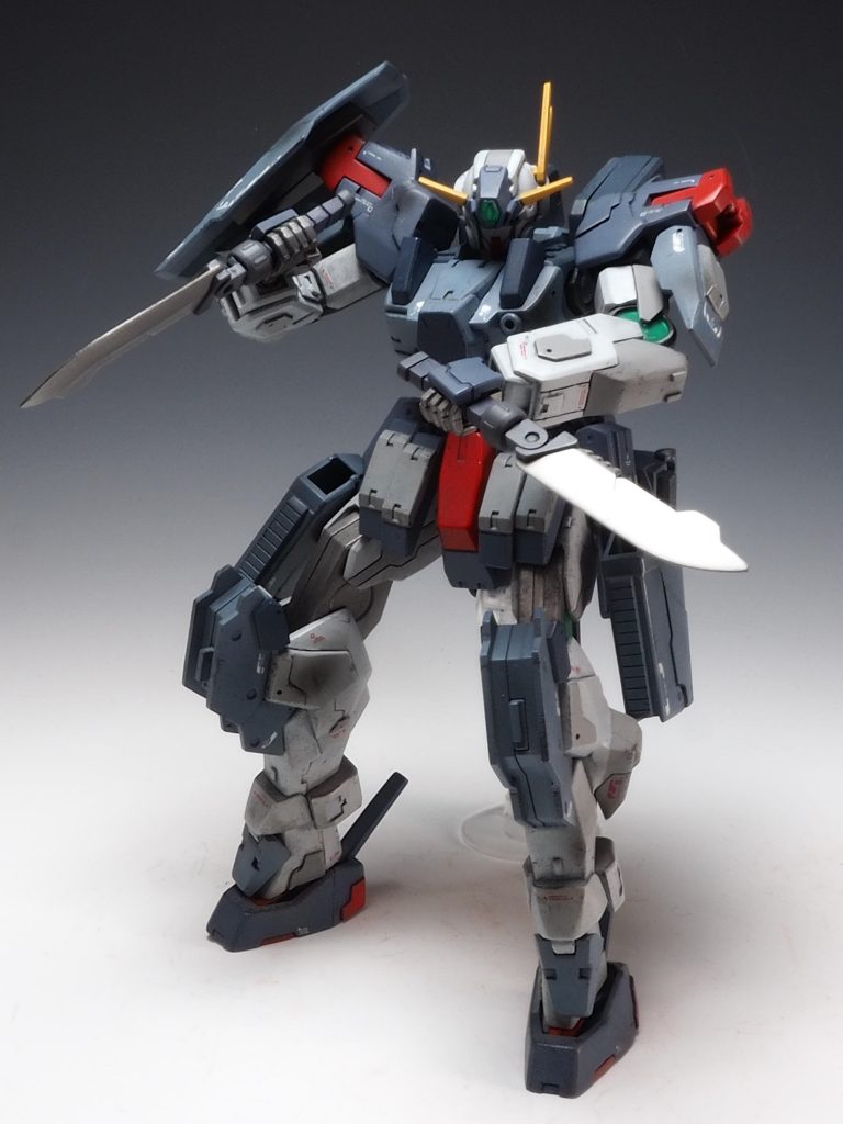 前述したとおりアルケーとの戦闘でヒヤヒヤしたので白兵戦用にナイフを追加してみました｡1/100サイズなのでナイフというより鉈ですね💦