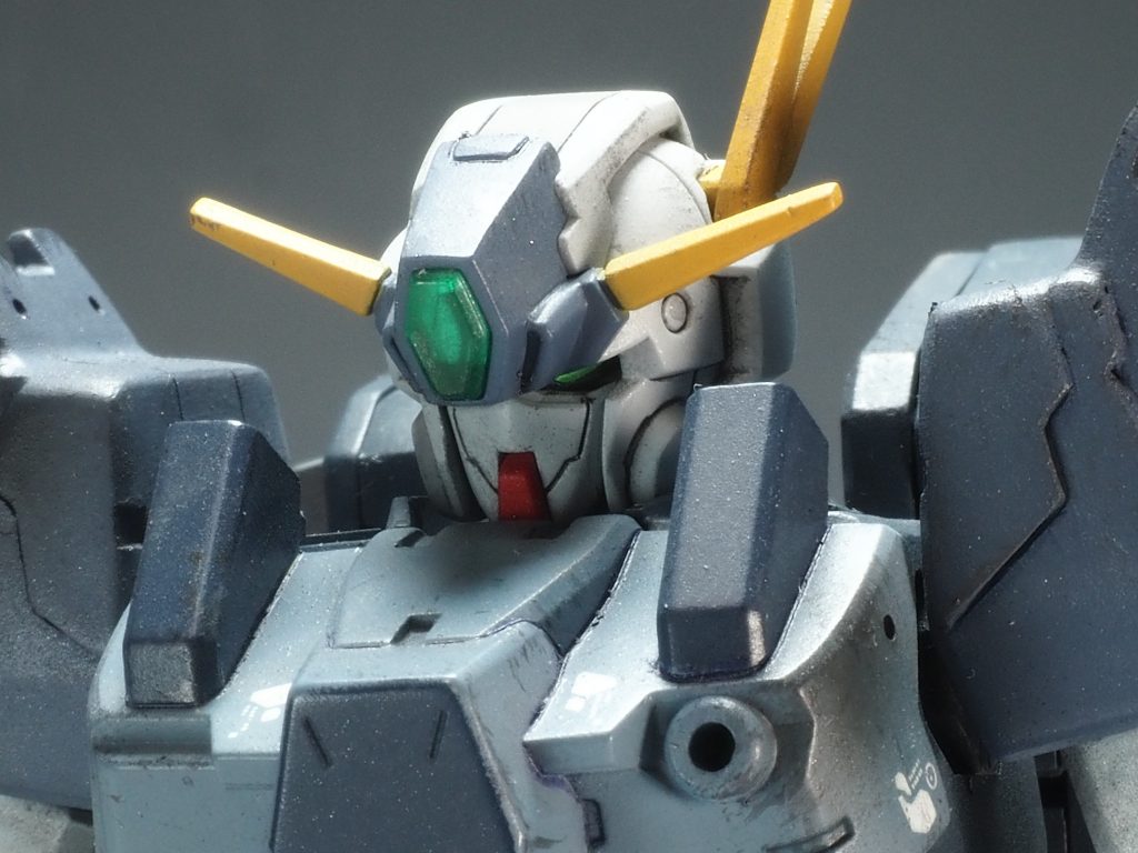 顔は､への字スリットを埋めてみました｡かなりZ顔になったかな？胸の穴はクリアパーツ無くしたので裏からHアイズを貼り付けたのですが全然見えないですね💦