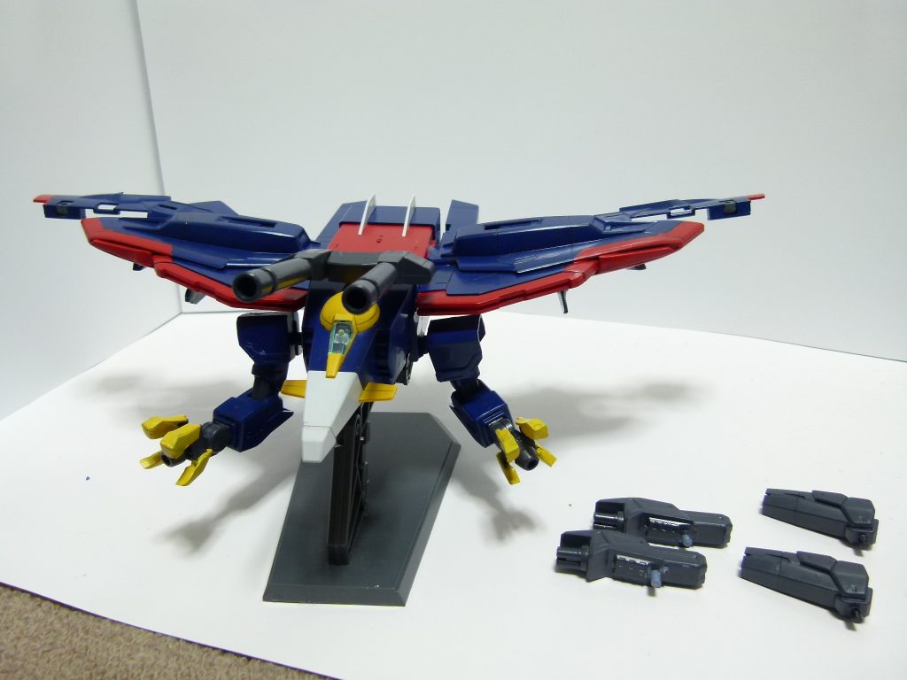 腕部を展開して次元覇王流に対抗だ。腕はヘイルバスターガンダムから製作。ちなみにキャノン(セラヴィーのGNキャノン)・ガトリング(ヘイルバスターだったかな)はオリジナルです。まだボールデンアームアームズが存在していなかった頃。