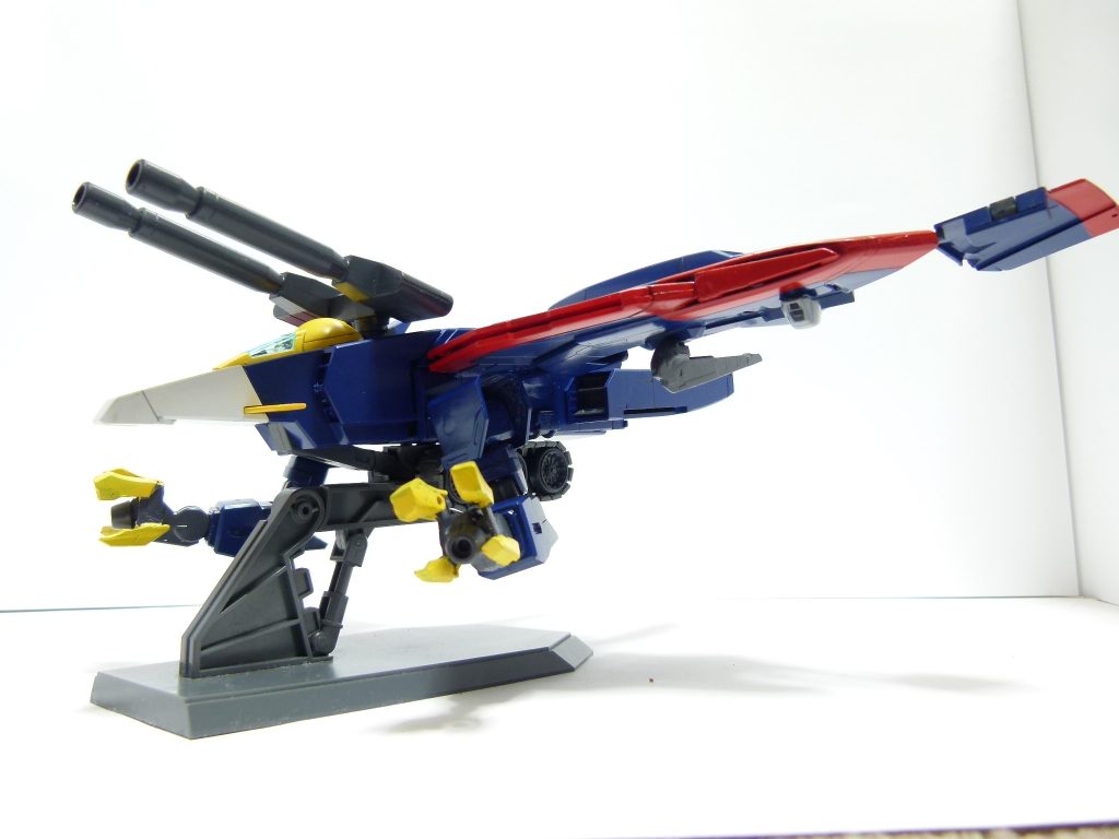 翼の面積を大きく広げた事で鳥っぽくなったかな。