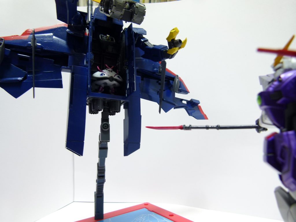 さらに、補欠たるヤス君の機体も中に収納。