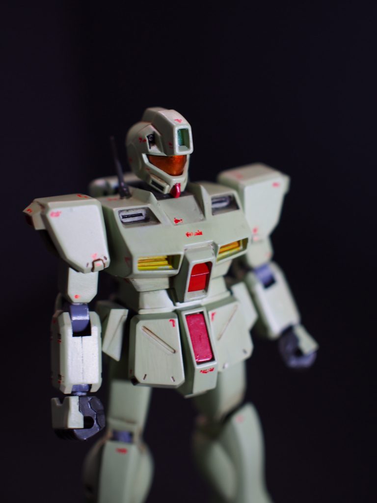 クリパーツのカメラ部分もオレンジにするためにメタリック塗装にしました。バンダイさん、クリアパーツは色無しでお願いします。