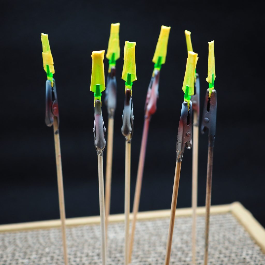 Cファンネルの付け根部分を塗るためにマスキング。数が多いので結構手間でしたが、仕上がりはシールよりもずっといいですね。