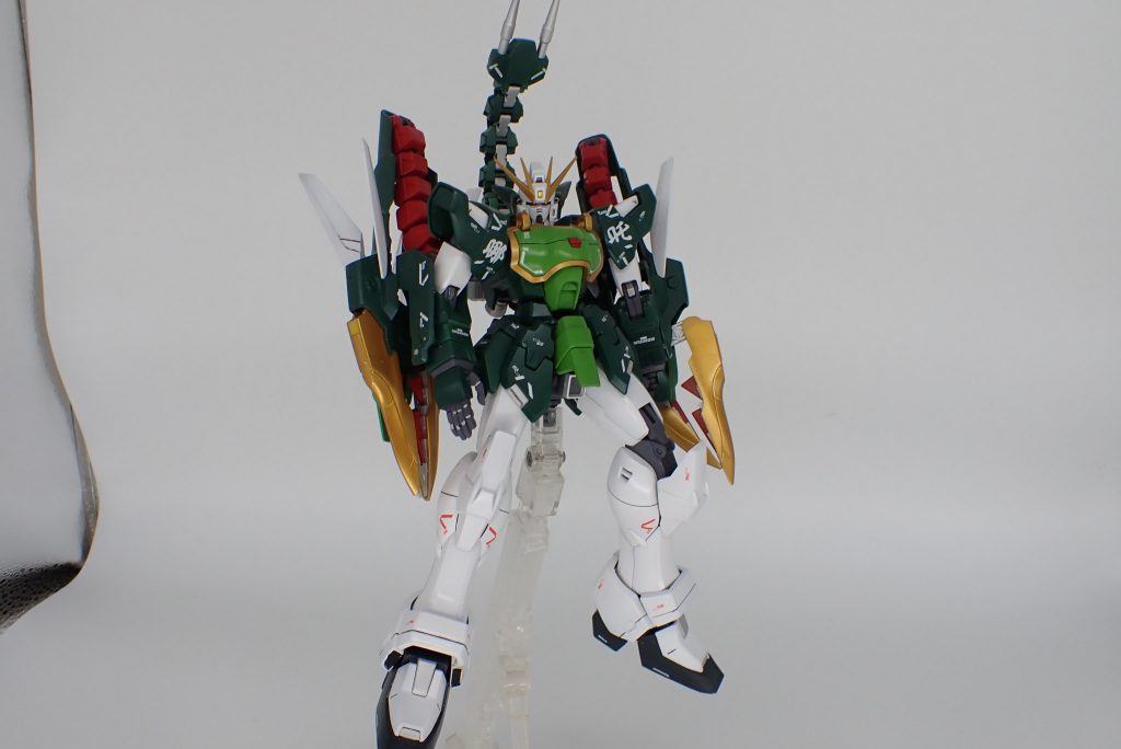 プレバンの拡張ユニットもつけてみました。テレビ版のアルトロンガンダムに近いです。