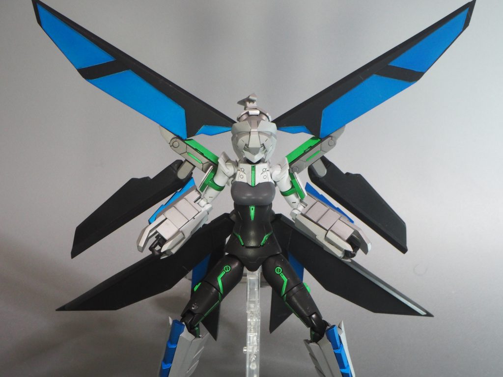 無重力化においてはスカートスラスターを翼状に展開して運用する。この状態の方が強いとかではなく重力下か無重力下かの違いのみである。