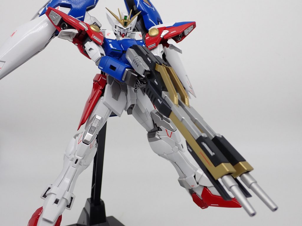 バスターライフルも問題なく構えることができます。