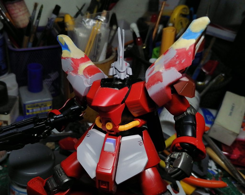 As seen the HGUC Sazabi was used as a base model for this build, thankf3I had to do pretty fair amounts of scratch building 
