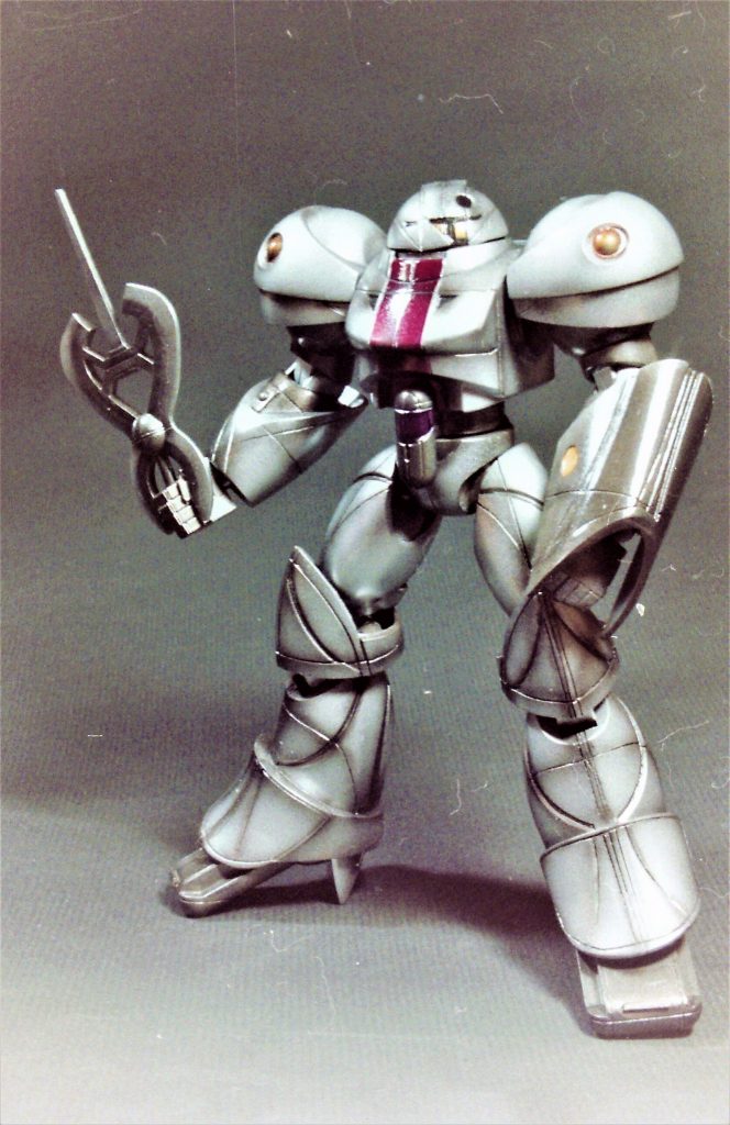 ゴールドスモーをシルバー塗装して近衛師団用のシルバースモーにしています。個人的にこちらの方が好きなので色々地味に手を加えています(笑)