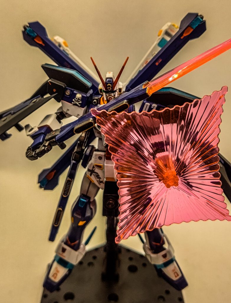 武装:クロスボーンブラスター(剣モード)&ビームシールド(基本防御)