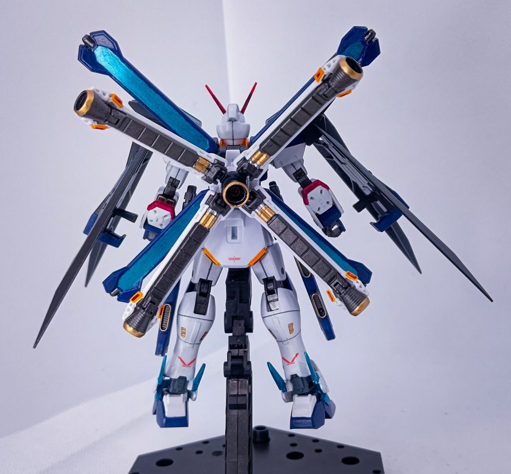 元々小回りが効くバックパックは真ん中にブースターを増設し直進性増強しています。