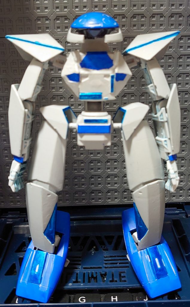 王女専用機に相応しく胸部装甲かフラット構造に改修されているかの有名な ドラゴンも跨いで通る大草原の小さな胸へのリスペクトがあるとかないとか(ﾄﾞﾗｸﾞｽﾚｲﾌﾞ)