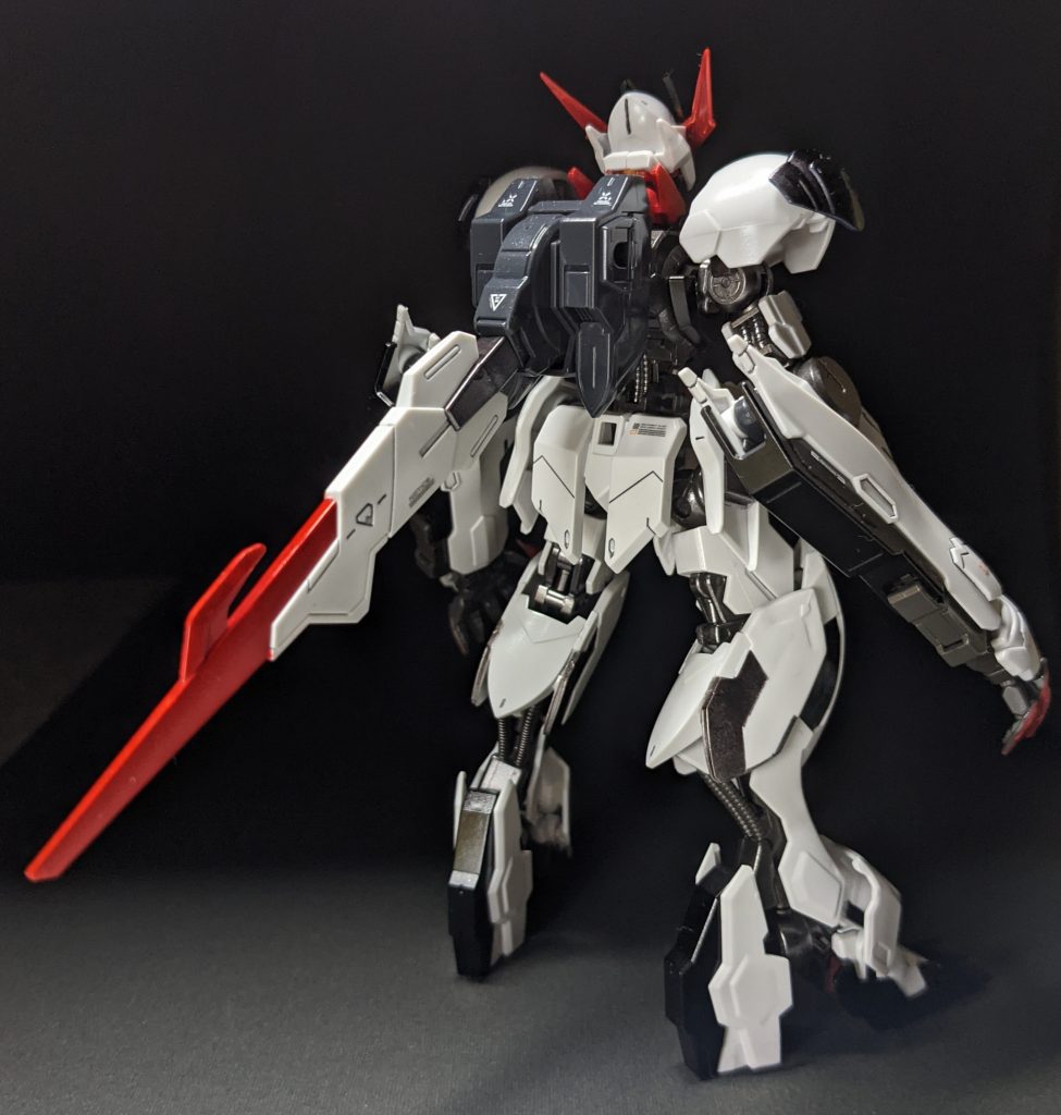 バックショット。でかい肘が好きです。