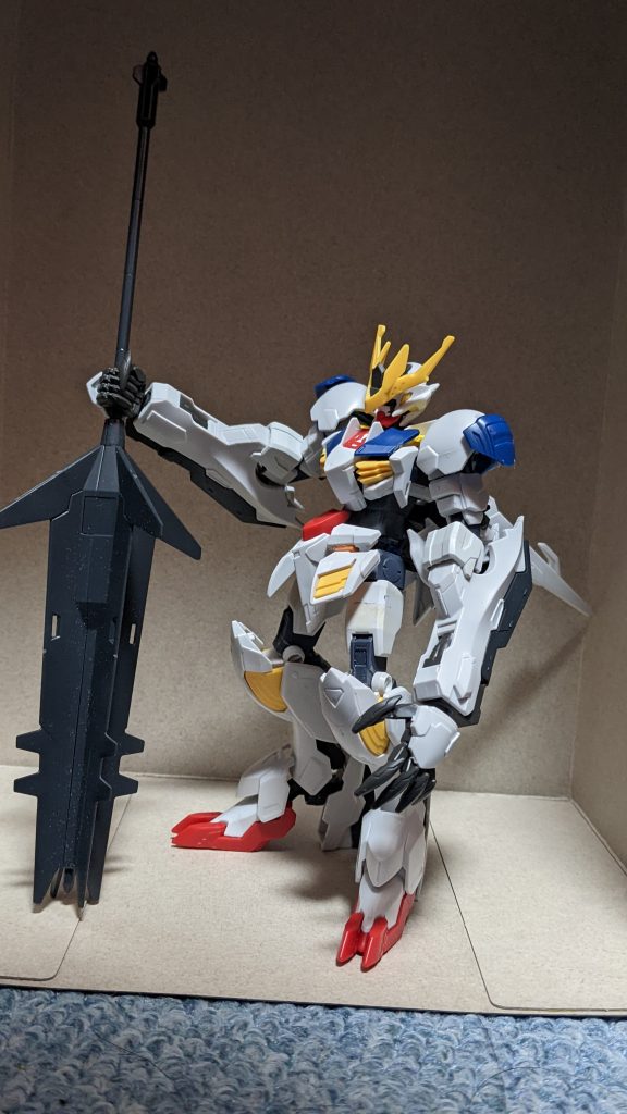 機体名『ガンダムバルバトスルプスレクスAC(アーマーカスタム)バルバトスルプスレクスアーマーは、支援機である、ミニバルバトスと合体することでガンダムバルバトスルプスレクスになります。こちらもコアガンダムをベースにバルバトスのパーツをつけていきました。