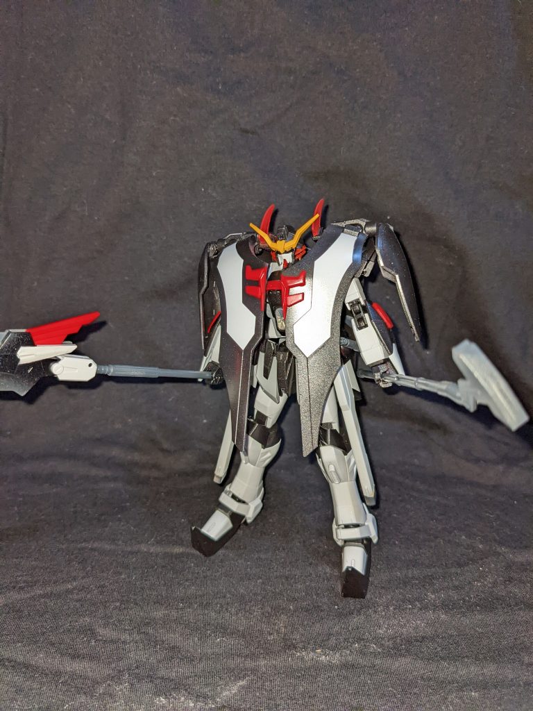 デスサイズヘルEWを参照して塗装！アクティブクロークと本体は、ガンメタで塗装してあります。