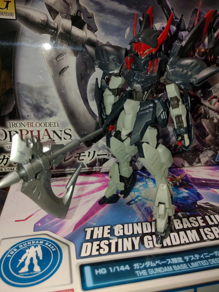 因みに製作途中のときのものですが、追加武装がないとこんな感じです。フレーム以外のパーツはネイビーブルーとモンザレッド、ガルグレーで塗り分けてます。拙いところのあるものだと思いますが、御覧頂きありがとうございました。