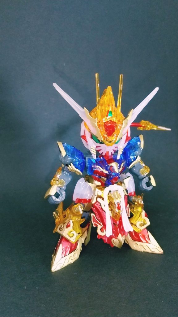 オレンジのクリアパーツは、裏にガンダムゴールドを吹いています。効果があったような、そうでもないような……表面も一部、直接塗装しています。これはなんか重層感がでてよかった気が。