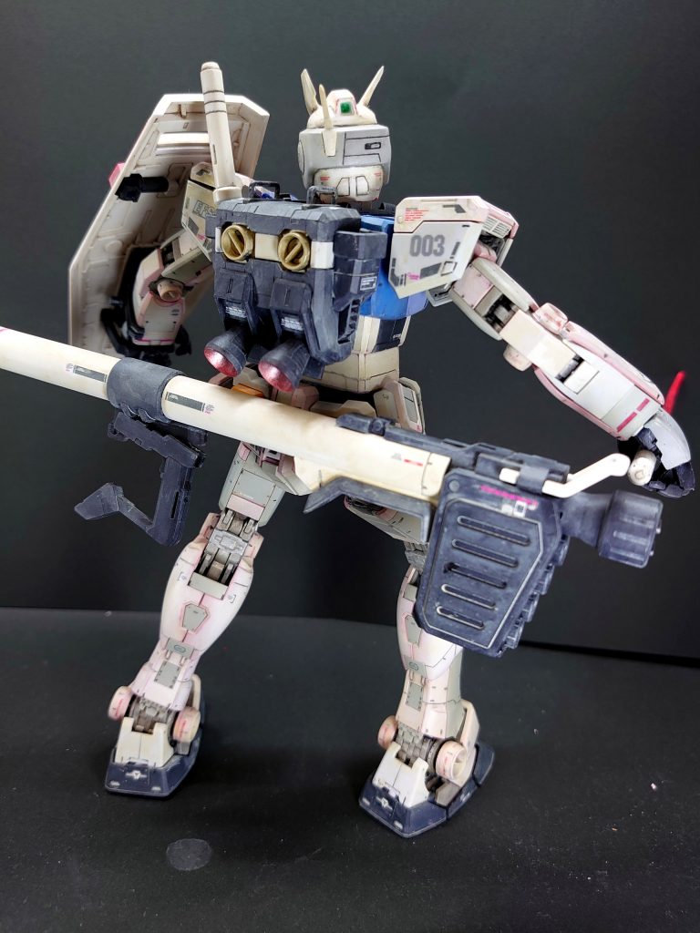 体はガンダムの3.0  十分カッコいいのでそのまま使いました。