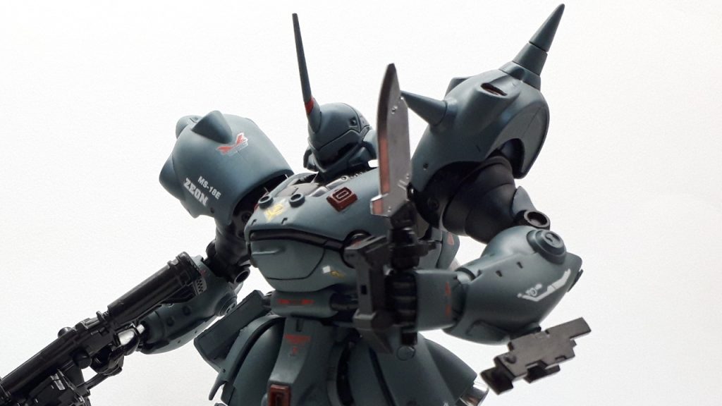 ナイフは手に持たせることができます。