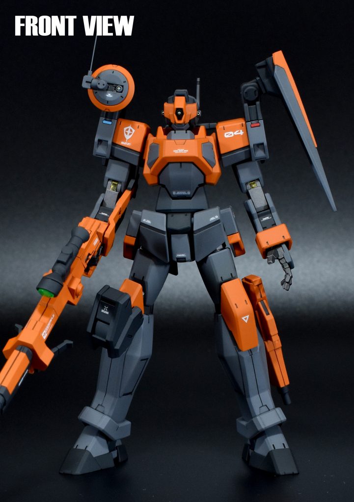 フロントビュー基本スタイルはほぼシャルドール改のまま。腰回りはGエグゼスの物を使用。右足には射撃用ニーガードを追加しています。