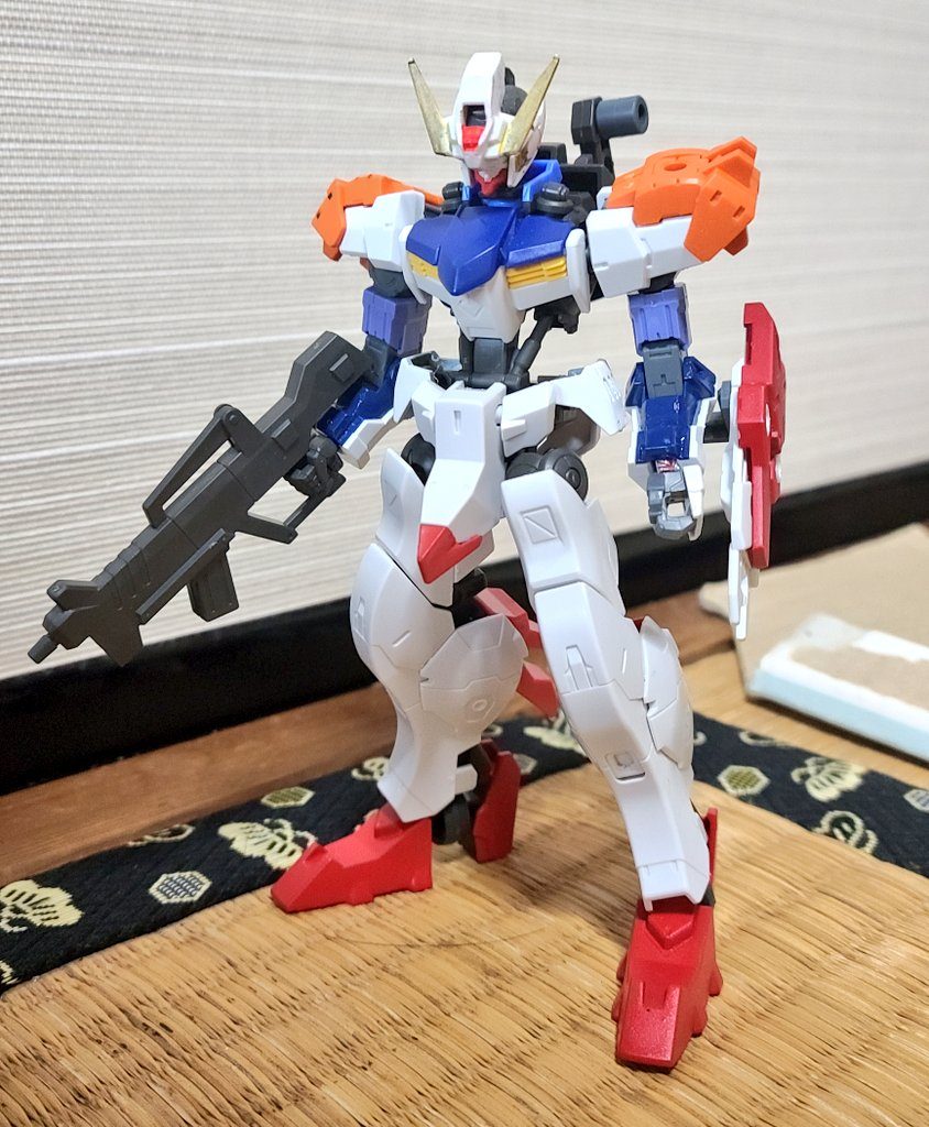 初期案1最初は左右対称な機体で考えましたが、それはアスタロトではないということで没にしました。