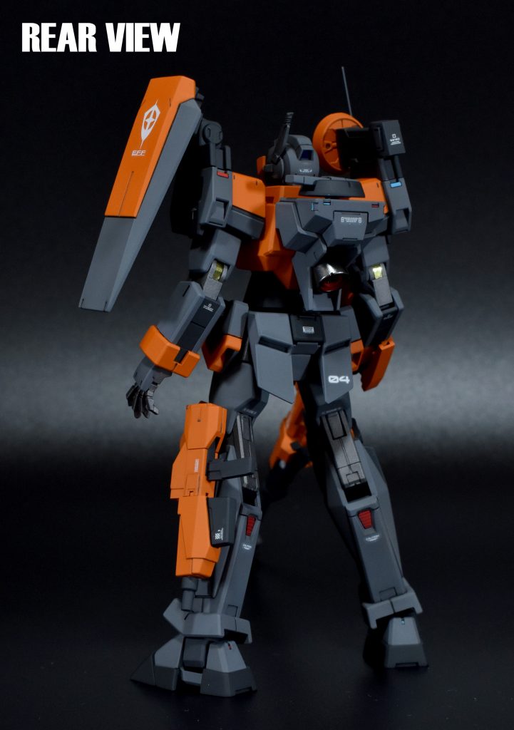 リアビューオレンジ色が派手なので他はグレーを中心に塗装して全体をトーンダウンさせています。