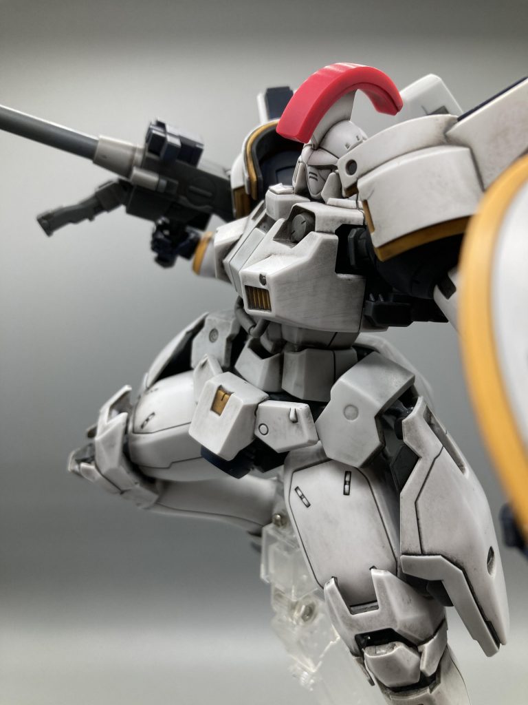 そもそもの経緯素組みにトップコートもせずに、タミヤ製「スミ入れ塗料ブラック(エナメル塗料)」を直塗り多分、この時点でパッキパキだったであろう