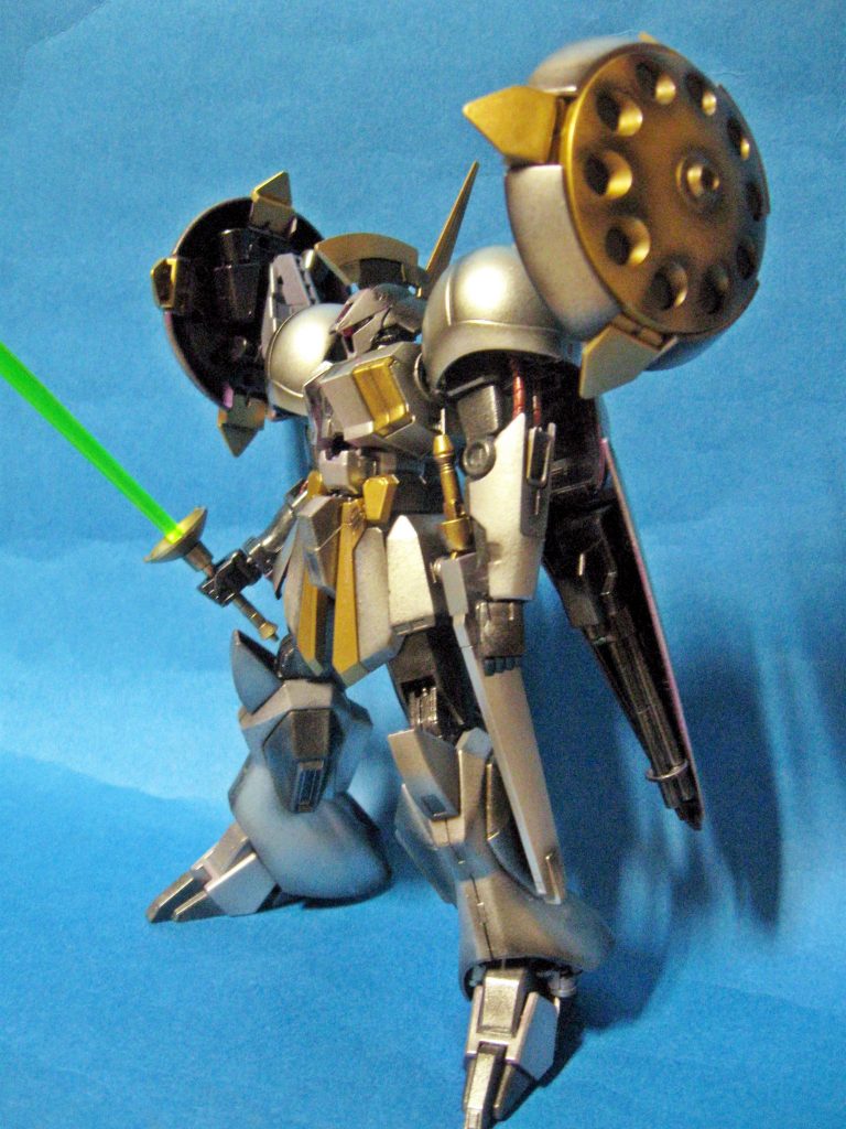 ギャン子が劇中で使用するガンプラ。R・ギャギャをススムから託された盾魂を元に魔改造した機体。両肩にはサザキに託されたシールドを装備し、カラーリングは白銀色。ちなみにR・ギャギャはギャンの直系ともいえる発展機。しっかりとその兄あってこの妹ありのギャン愛を守っている点をラルさんからも評価されている。