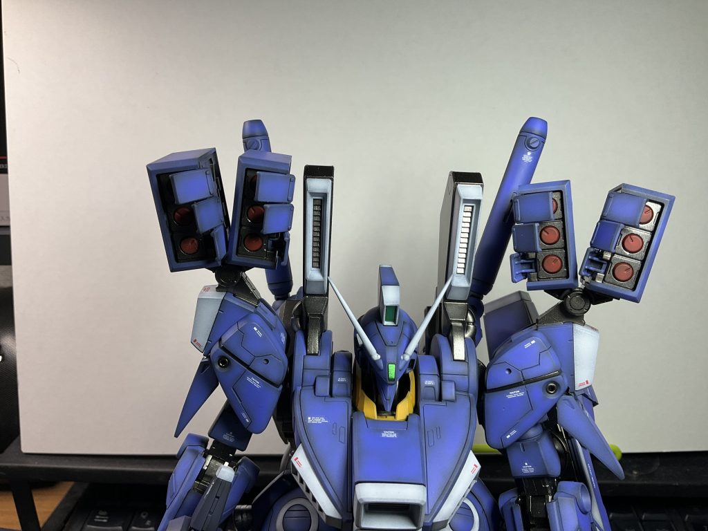 ミサイルポッドはバラバラに開けられるように切断して処理しましたその分塗装が面倒になりましたが