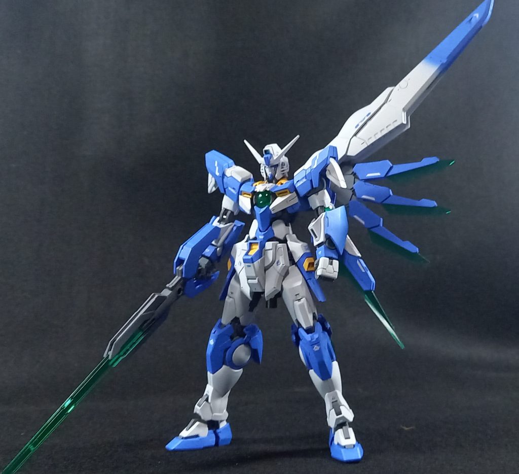 正面から。カラーリングをホワイト、ブルーをメインに差し色でイエローを入れあります。