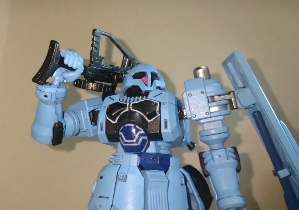 何故かデェェェェン!と聴こえてきそうなザクマシンガンの持ち方……すみません、どうしてもやりたくなったんやです…