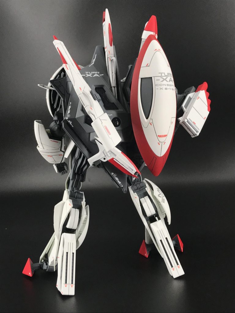 背中のキャラパスはターンエーの武器を懸架出来る様にターンエーの懸架パーツを移植してます。